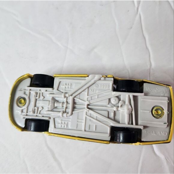 Matt Kenseth 1999 Dewalt #17 1:64 Diecast - Picture 5 of 6